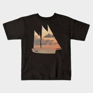 The ship at sunset Kids T-Shirt